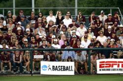 表现优异首场状态出色，瑞士队观众沸腾！费德勒重返赛场上演精彩一战